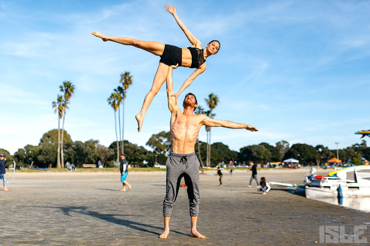 7 Amazing Photos of SUP AcroYoga That Will Blow Your Mind